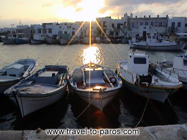 NAOUSSA PORT - Enjoy the sunset to the picturesque harbour of Naoussa.